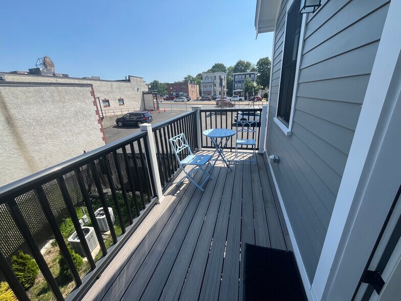 Rear Deck - 1 Chester Park