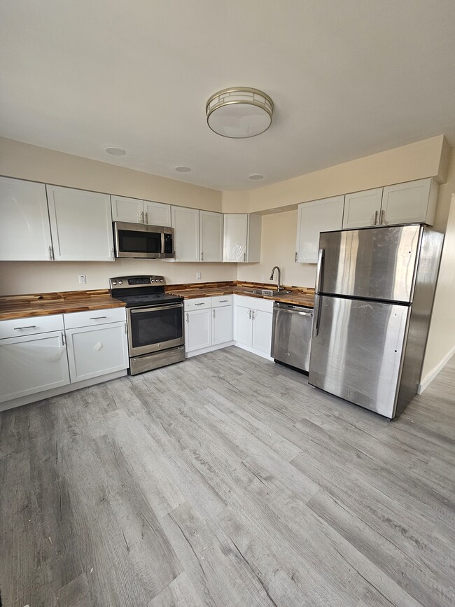 Building Photo - 507 E Water St