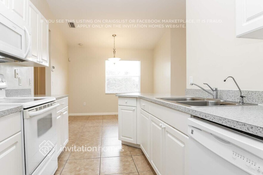 Building Photo - 321 NE 9th Terrace