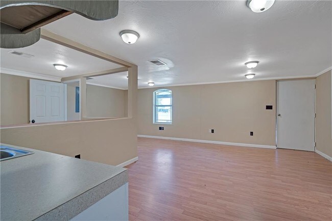 Building Photo - 5753 Blackburn Dr