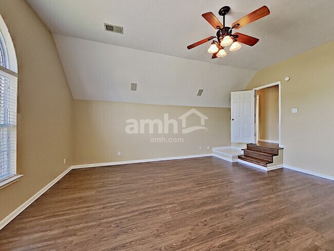 Building Photo - 2822 Meadow Gln