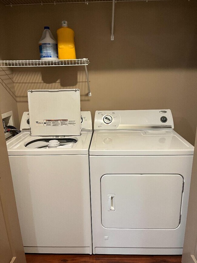 Building Photo - 600 Albert St