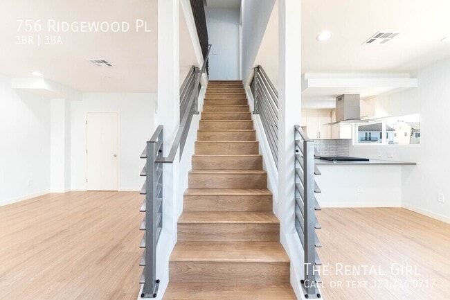Building Photo - 756 N Ridgewood Pl