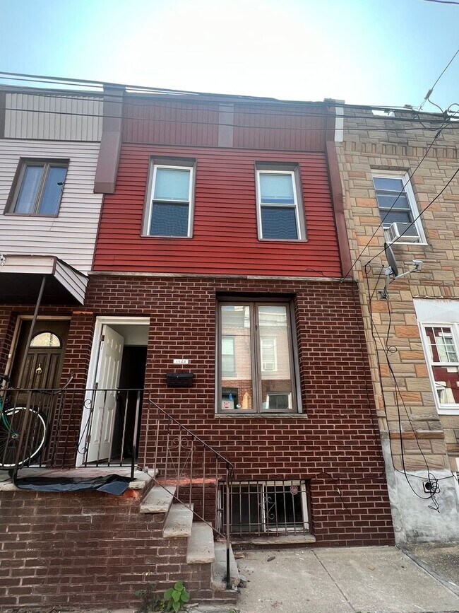 Primary Photo - Remodeled 3bd/1 House with Rear yard!! SEC...
