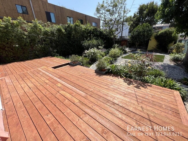 Building Photo - 3124 Highland Ave