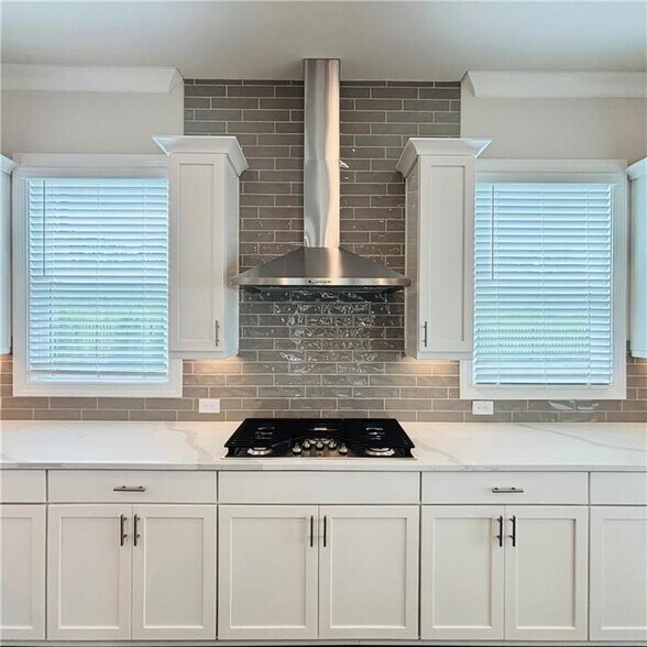 Building Photo - 657 SUMMIT HILL Way