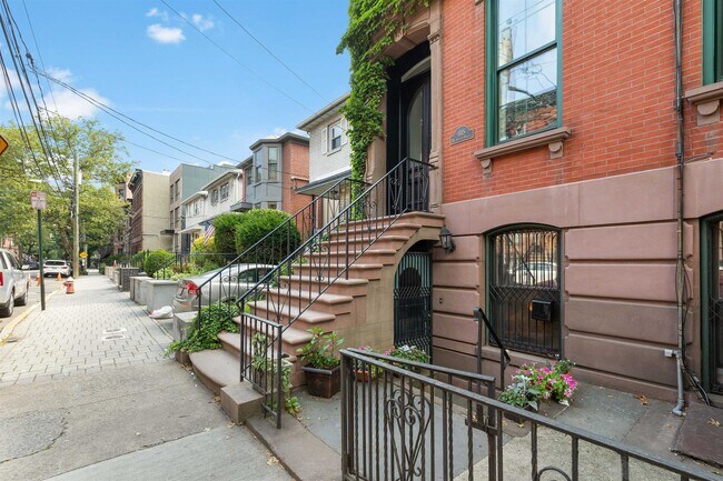 Building Photo - 1115 Bloomfield St