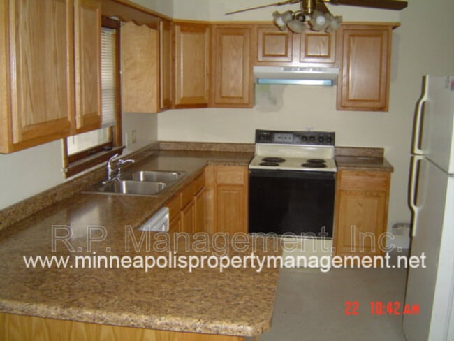 Building Photo - 990 Transit Ave