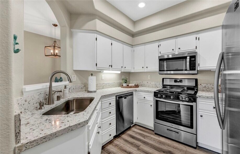 Building Photo - 8028 E Far Canyon Way