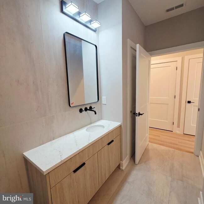 Building Photo - 714 Chestnut St