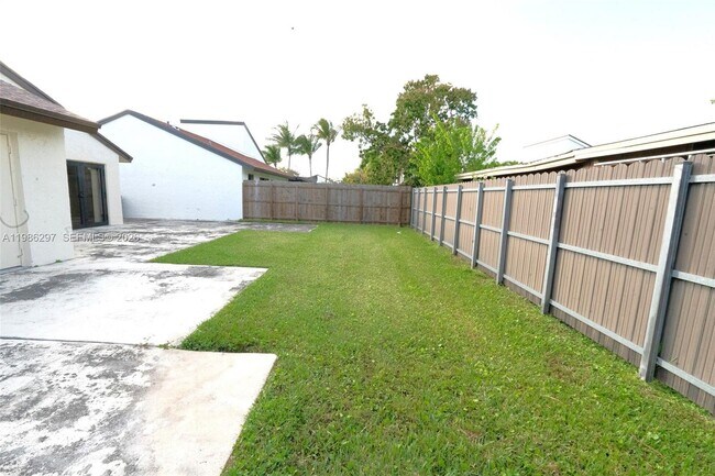 Building Photo - 21009 SW 124th Ave Rd