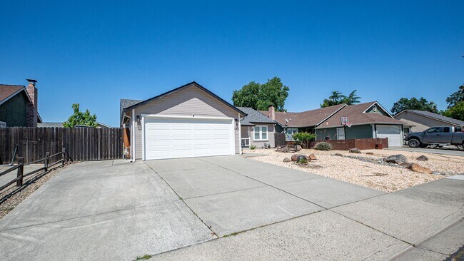 Building Photo - 3 Bedroom Home in Vacaville