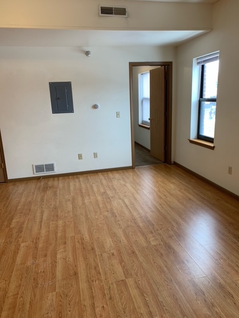 Building Photo - 307 E College St