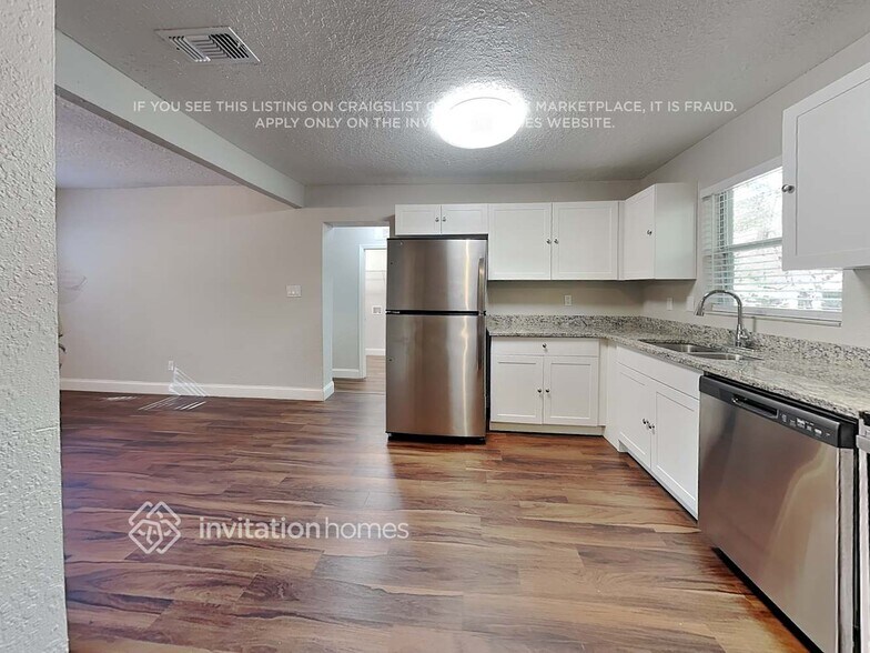 Building Photo - 822 Rosalia Dr