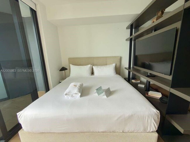 Building Photo - 398 NE 5th St