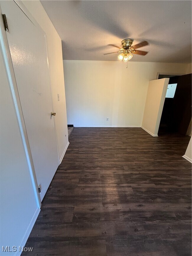 Building Photo - 1019 Maple Ave