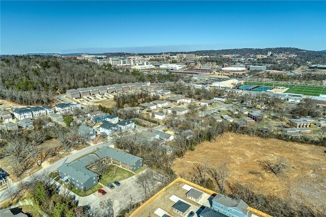 Building Photo - 1935 W Stone St