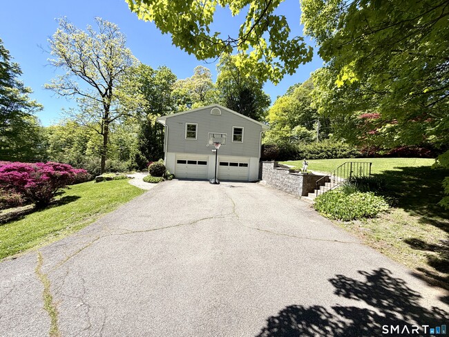 Building Photo - 137 Florida Hill Rd
