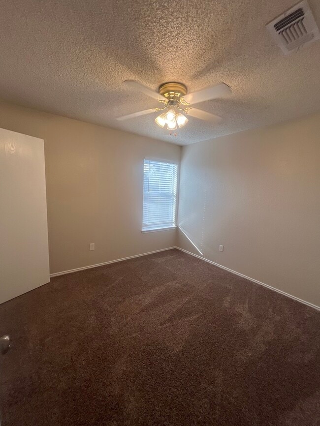 Building Photo - 3/2/2 Burleson ISD! fresh paint, New carpet ! 2 dining rooms, easy access to fort worth & 35