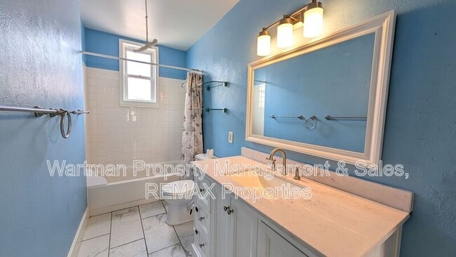 Building Photo - 2102 W Kiowa St