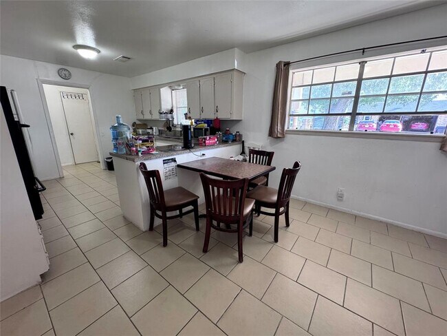 Building Photo - 12022 Moonmist Dr