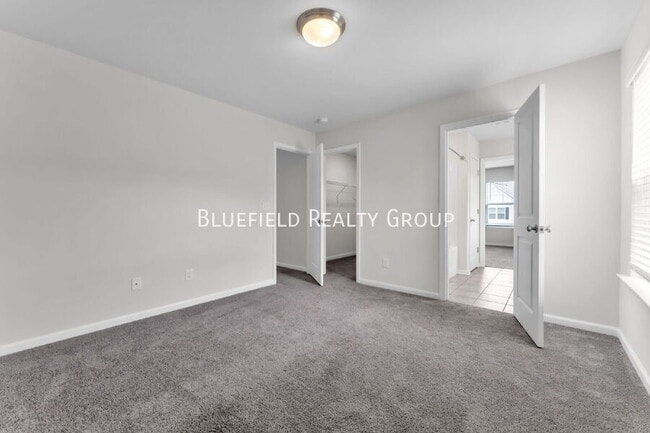Building Photo - 909 Cherry Plum Dr