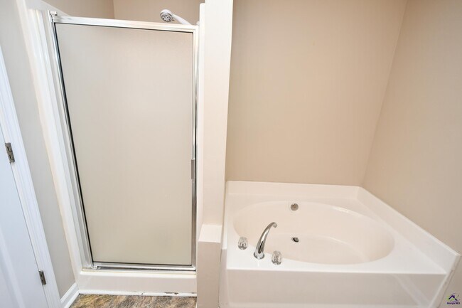 Building Photo - 107 Dorothy Ct