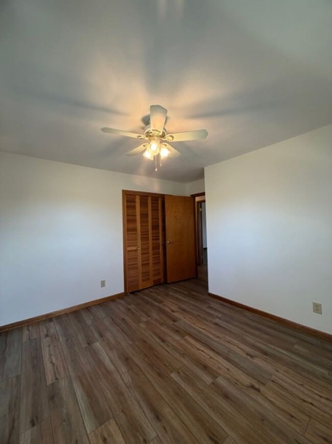 Building Photo - Maryville 37801 - Newly Remodeled 2 bedroom 2 full bath rancher with carport - Contact Debra John...