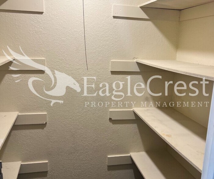 Building Photo - 320NEC