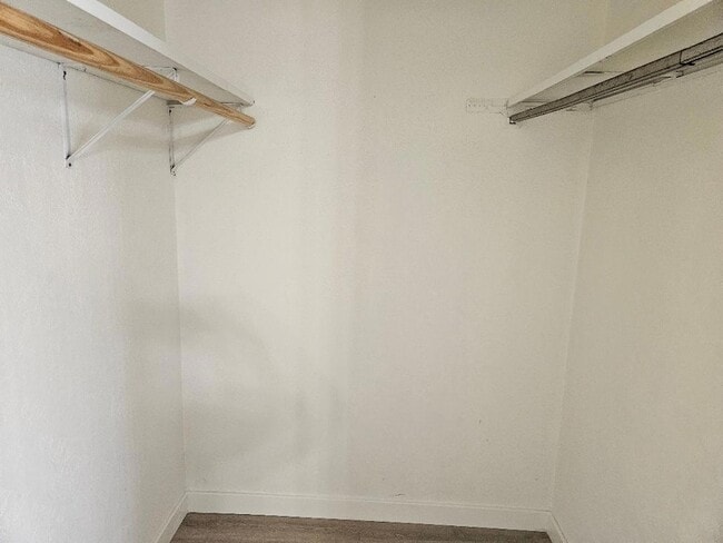 Building Photo - 1511 W Mesa Park Dr