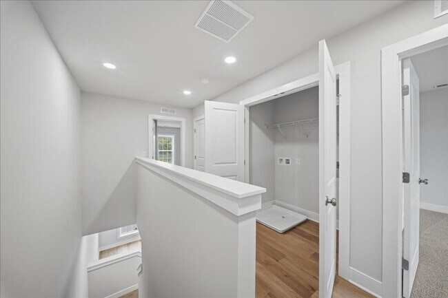 Building Photo - 505 Freeman St