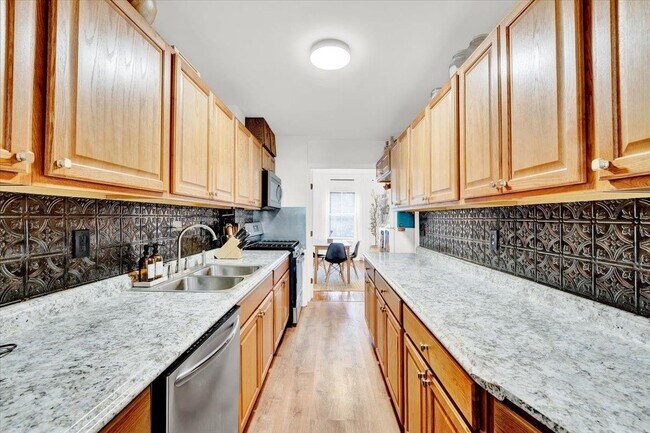 Building Photo - 273 5th St