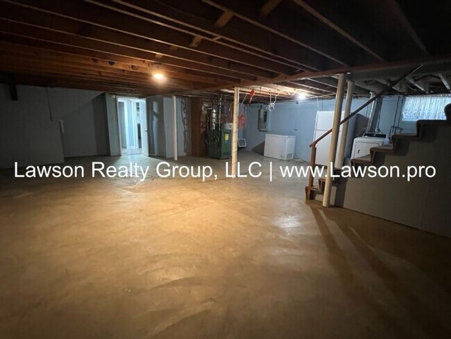 Building Photo - Very Nice & Spacious Home in Hidden Valley Neighborhood - Pet Friendly!