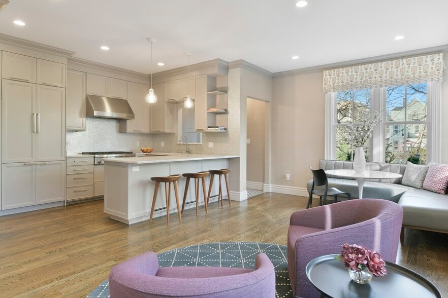 Building Photo - 13 Greenough Ave