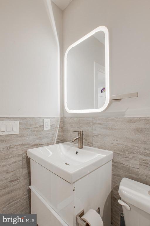 Building Photo - 2146 N Fairhill St