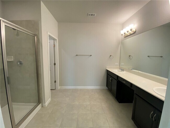 Building Photo - 384 Gaida Loop