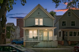 Building Photo - 1008 Garnett Pl
