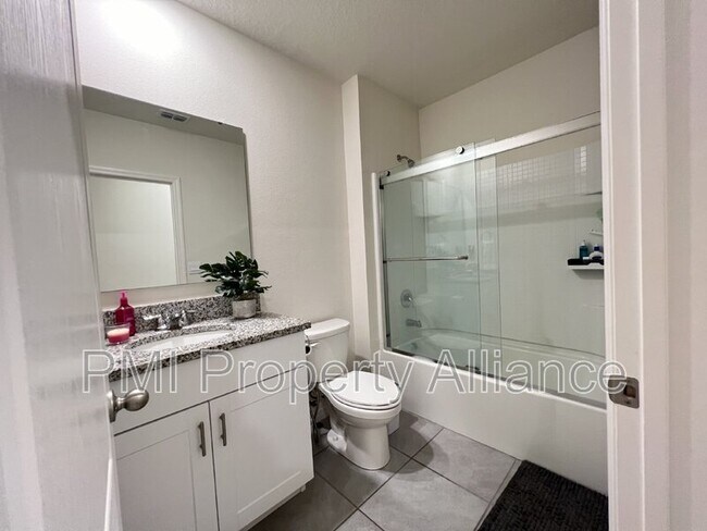 Building Photo - 617 Autumn Breeze St