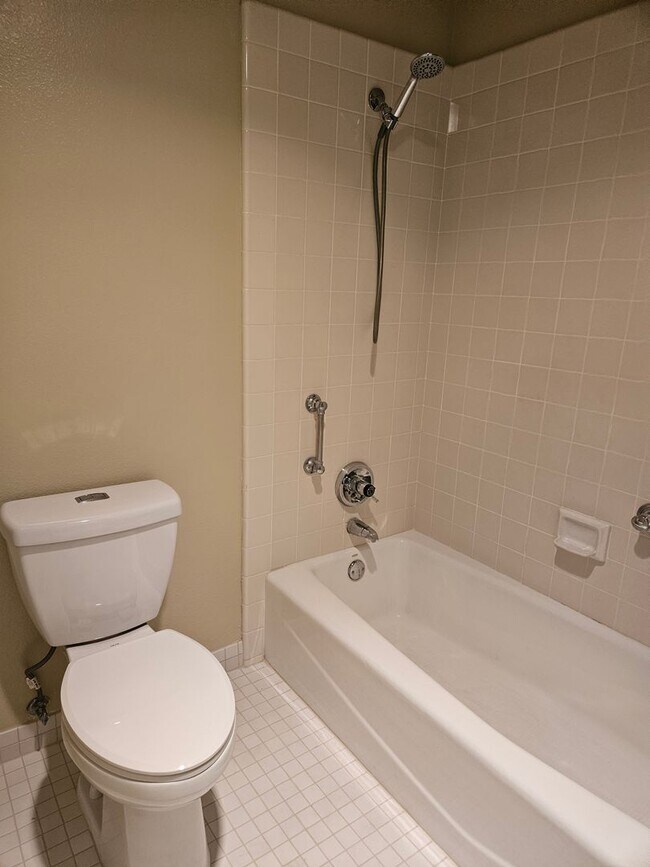 Building Photo - 2 BD/2BA Condo in the La Mesa Village