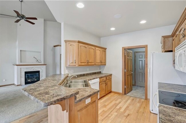 Building Photo - 2527 W Crais Ct