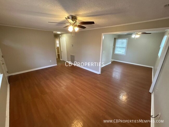 Building Photo - 887 Par Ave