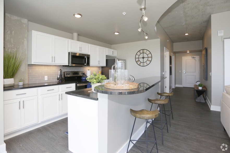 1 BR, 1 BA - 793 SF - The Exchange