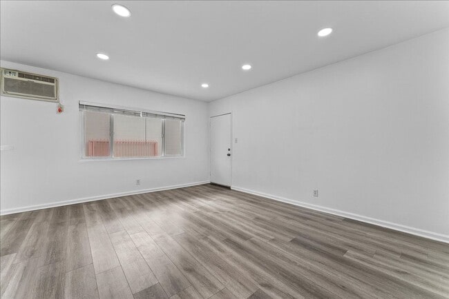 Building Photo - 511 S Verdugo Rd