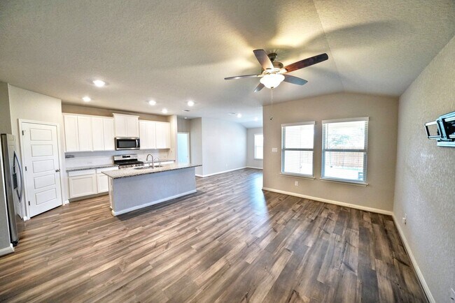 Building Photo - Gorgeous 4-Bedroom Home in Westpointe East...