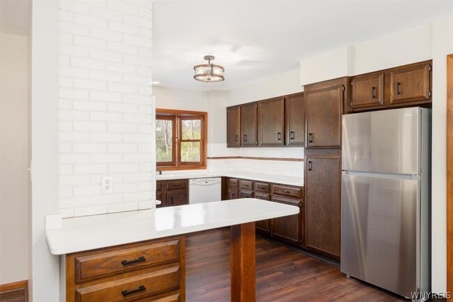 Building Photo - 60 Heiler Dr