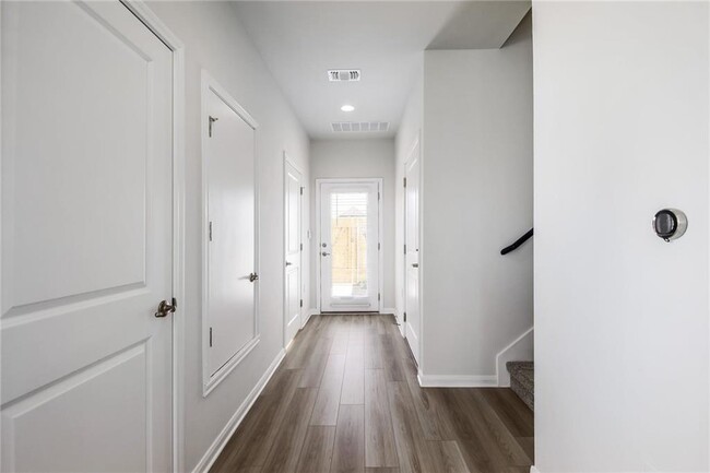 Building Photo - 16811 Radiant Dr