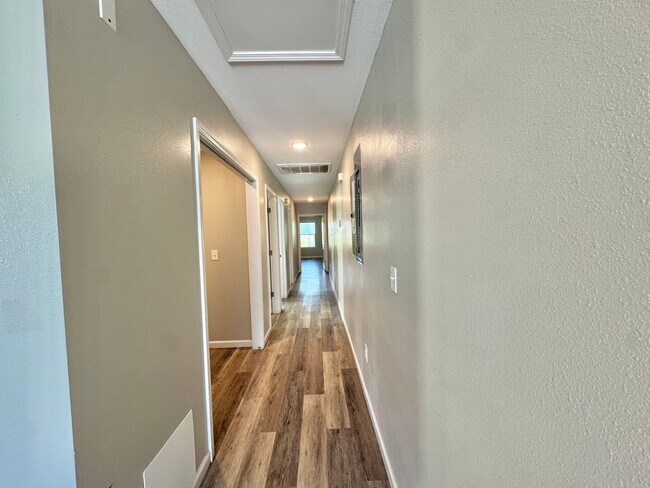 Building Photo - Newer construction 3 bed 2 bath home for rent
