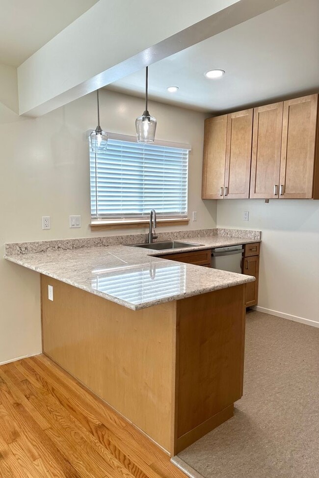 Building Photo - Beautifully Remodeled Unit on the East Side of Santa Barbara