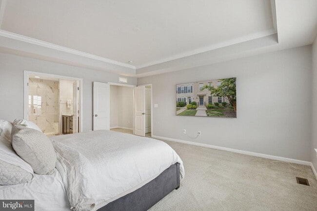 Building Photo - 805 Basswood Dr