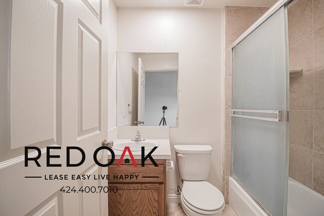 Building Photo - 4651 Cahuenga Blvd